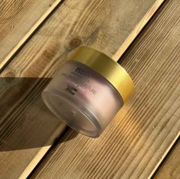کرم آبرسان مناسب پوست حساس ایزدین 50گرم