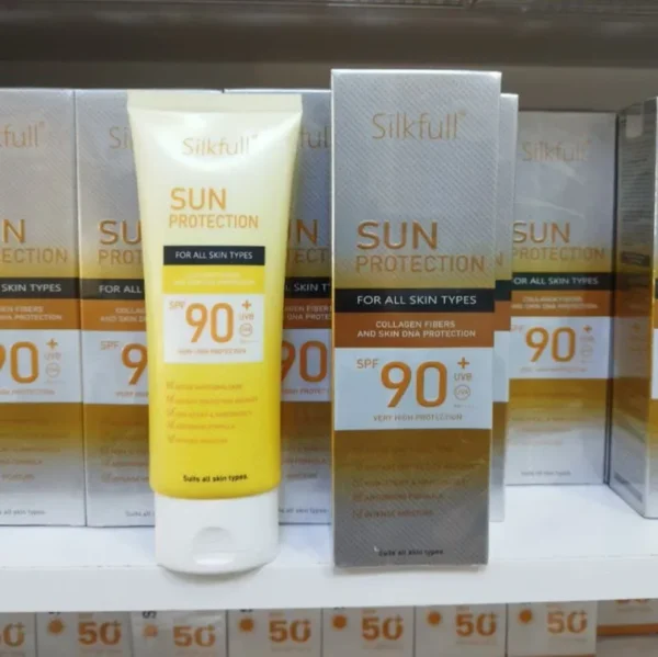 ضدآفتاب بی رنگ پوست چرب سیلکفول Spf90