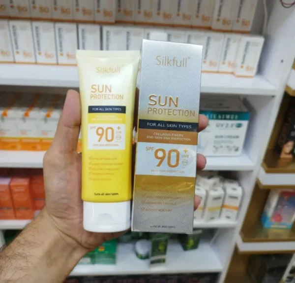 ضدآفتاب بی رنگ پوست چرب سیلکفول Spf90