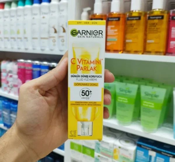 ضدآفتاب بی رنگ ویتامین سی گارنیر SPF50