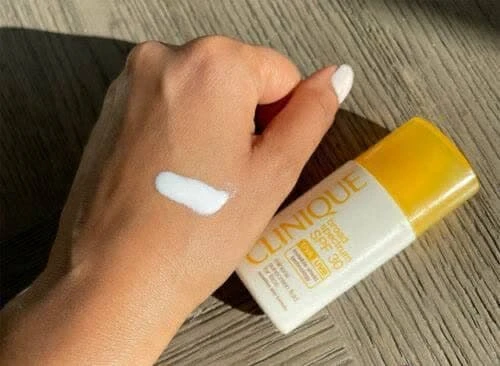 کرم ضدآفتاب بی رنگ مینراب کلینیک SPF50