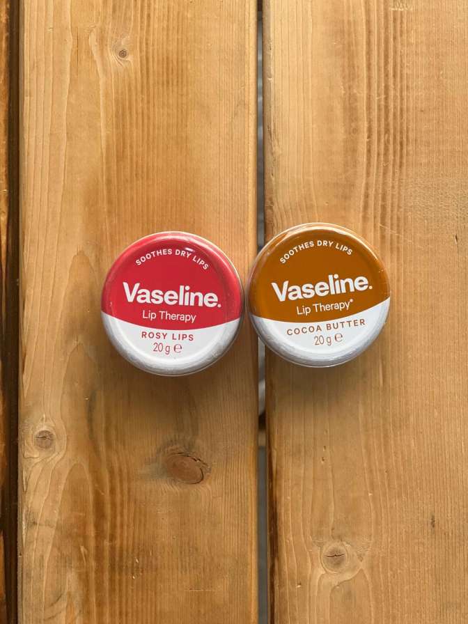 بالم لب وازلین حاوی 2عصاره (3) بالم لب وازلین حاوی 2عصاره