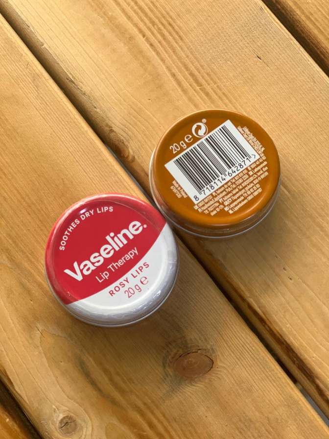 بالم لب وازلین حاوی 2عصاره (5) بالم لب وازلین حاوی 2عصاره