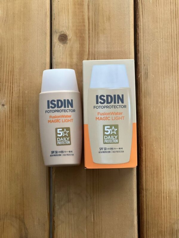ضدآفتاب رنگی فیوژن واتر مجیک ایزدین SPF50 (رنگ لایت)