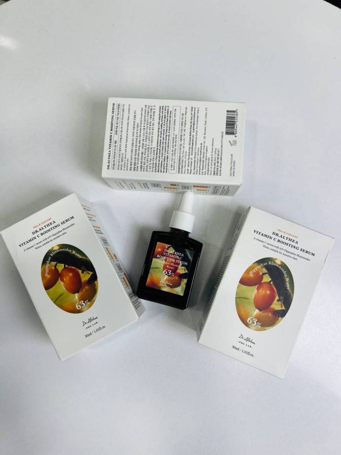 سرم ضدلک و روشن کننده ویتامین سی دکتر آلتیا 30میل (3) سرم ضدلک و روشن کننده ویتامین سی دکتر آلتیا 30میل