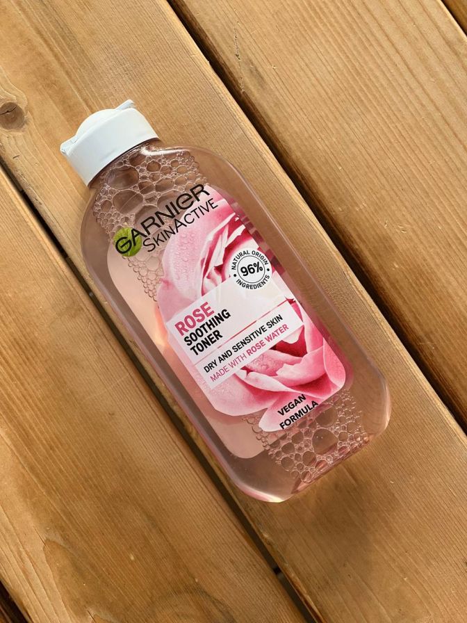 تونر گل رز پوست خشک و حساس گارنیر 200میل (5) تونر گل رز پوست خشک و حساس گارنیر 200میل